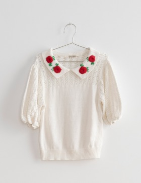 [SS23 FK #01] KNITTED POLO WITH EMBROIDERED FLOWERS_WHITE