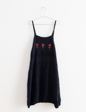 [SS23 FK #03] KNITTED STRAPS FLOWERS DRESS_NAVY